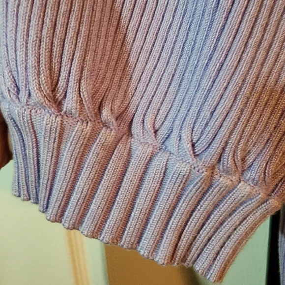 Light purple short sleeve sweater. - Picture 4 of 4